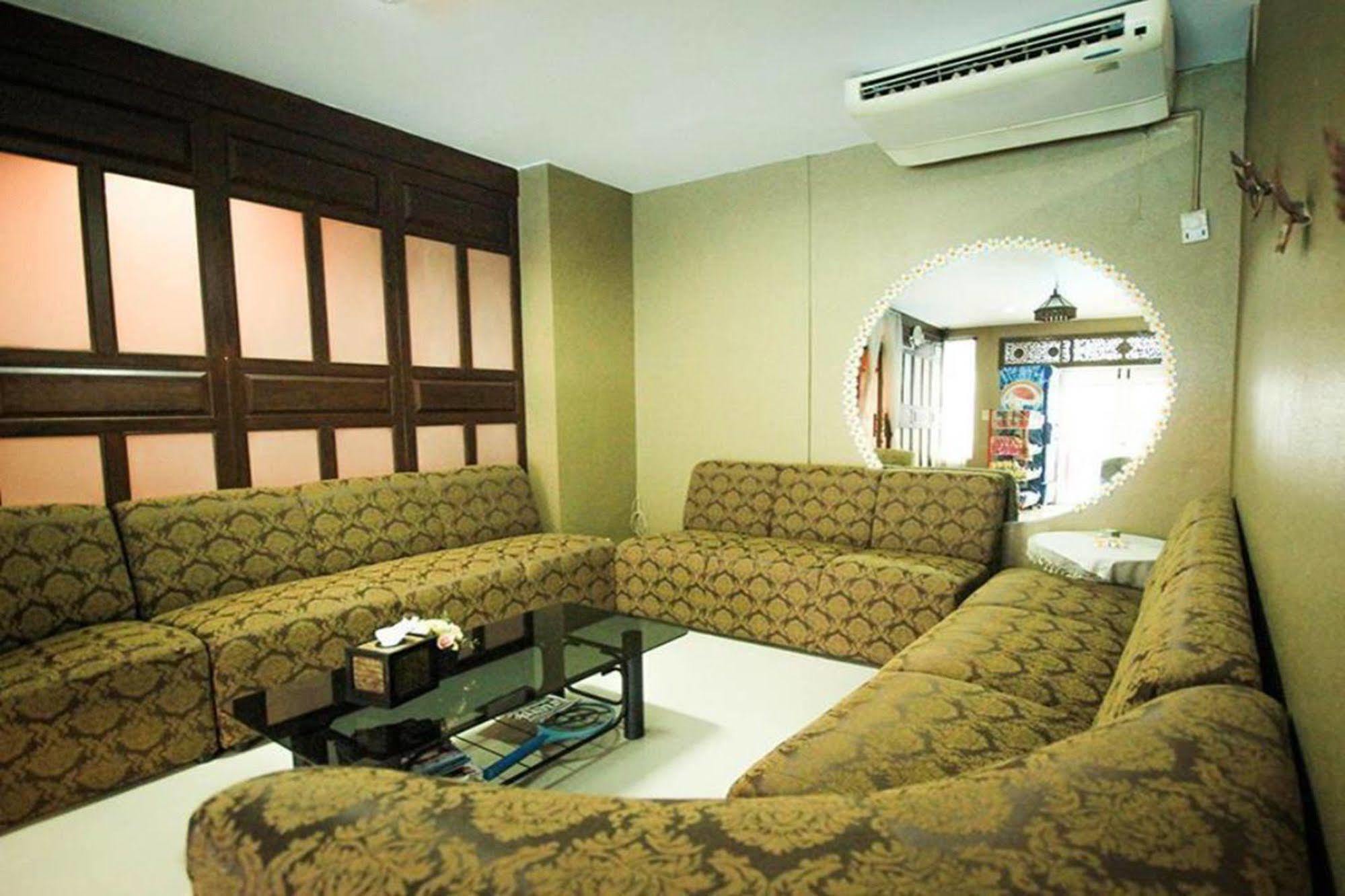 Waratee Spa Resort Villa Bangkok Exterior photo