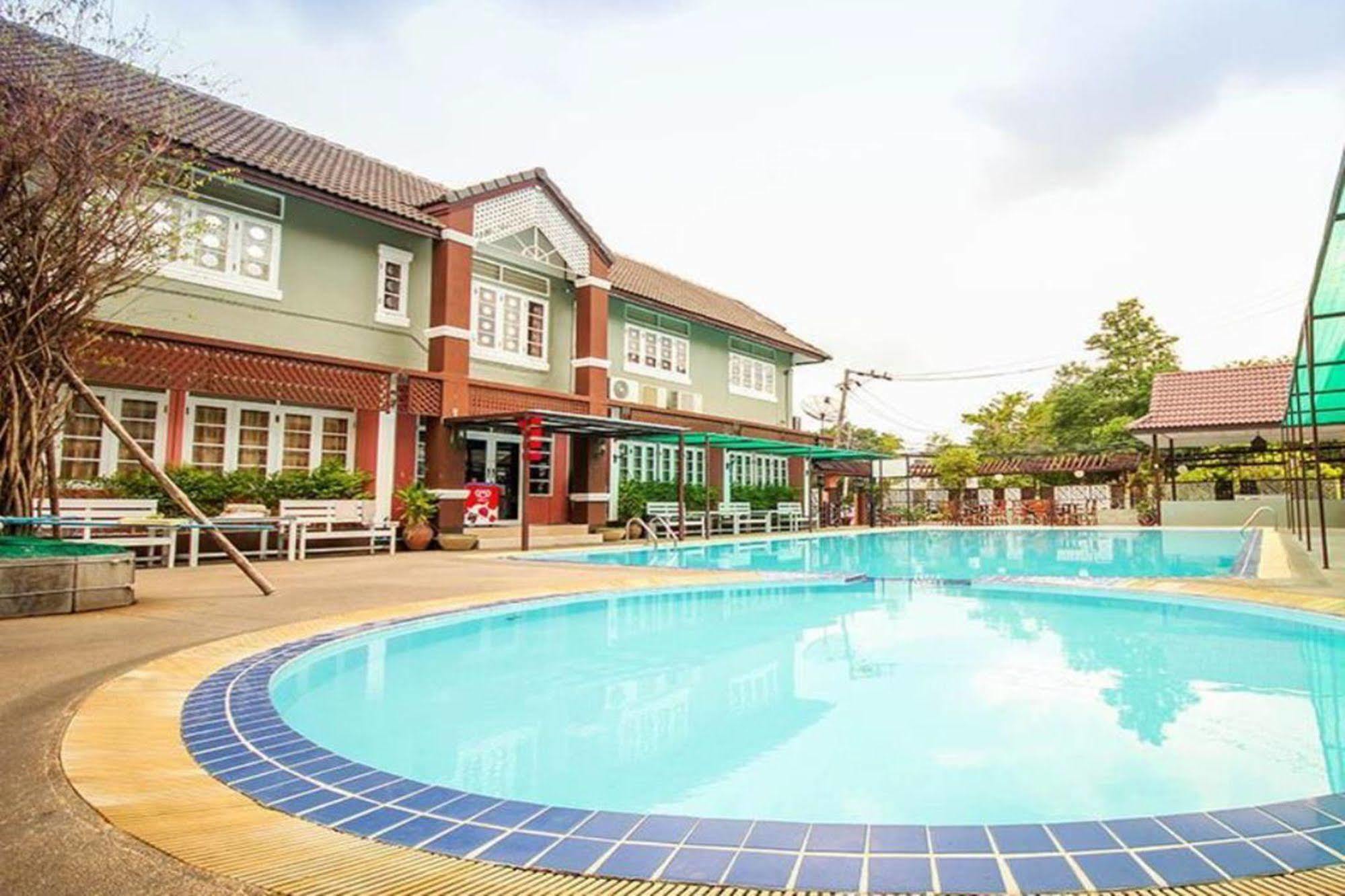 Waratee Spa Resort Villa Bangkok Exterior photo