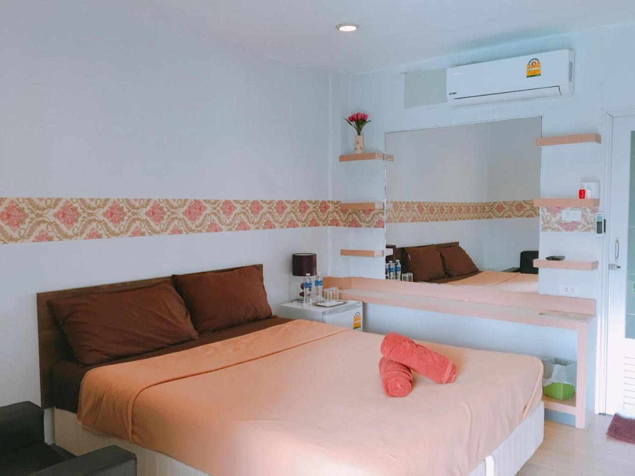 Waratee Spa Resort Villa Bangkok Exterior photo